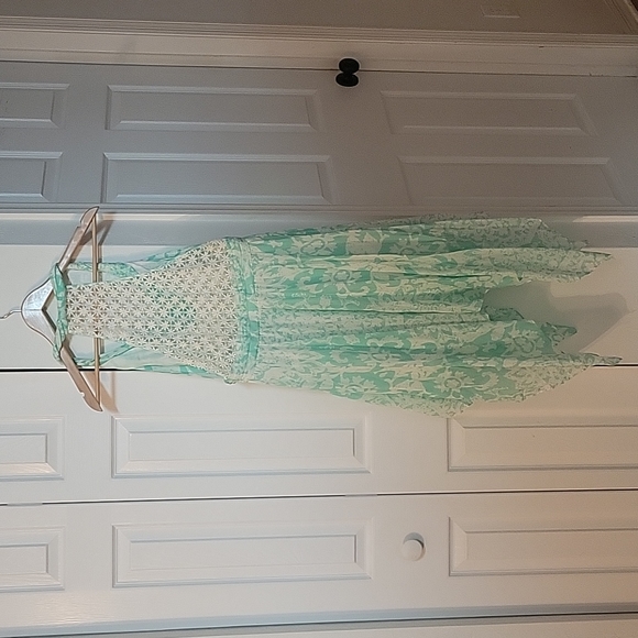 GUESS lightweight sundress- LIKE NEW! - Picture 2 of 8